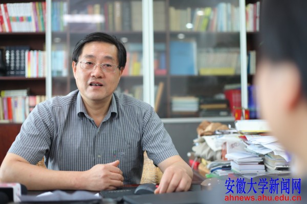 他告诉记者,是三十年前在安徽大学的求学 作为"文革"结束后较早