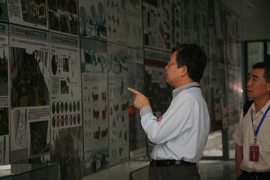 校长龚克巡视期末考试考场_教育频道_凤凰网