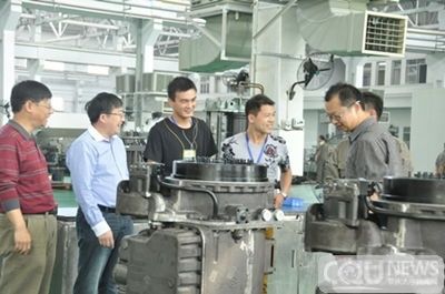 深入生产企业 了解实习情况