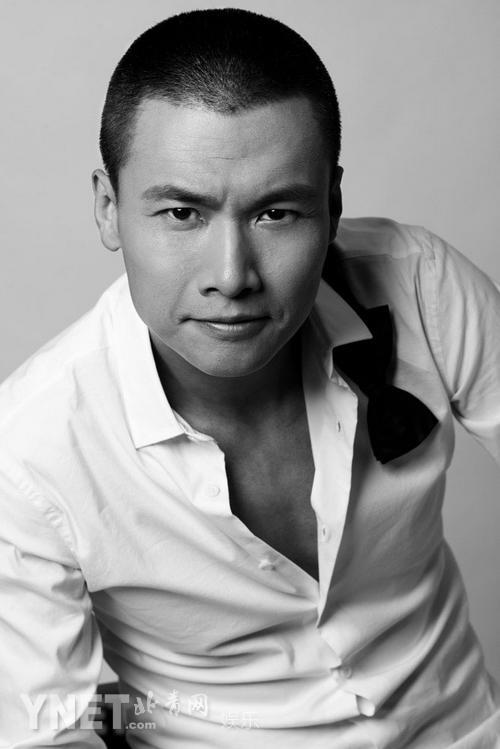 于滨黑白大片曝光 尽显其熟男魅力变表情帝