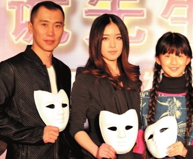 阚清子,杨彩旗(从左至右)(1\/1张)