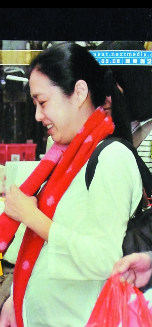 搬家换车换医生 挡不住朱丽倩7个月孕照曝光_