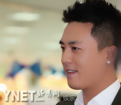 杜淳成都参加活动 忙里偷闲与淳米亲切合影