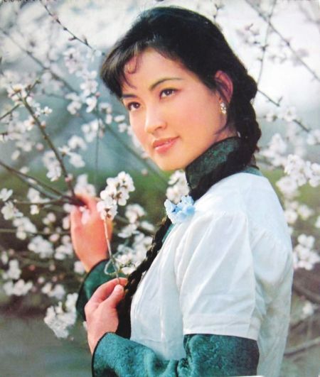 57岁刘晓庆晒照片坚称未整容