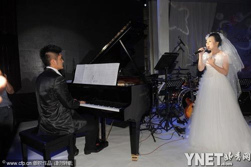 潘阳晒婚纱照大赞老公