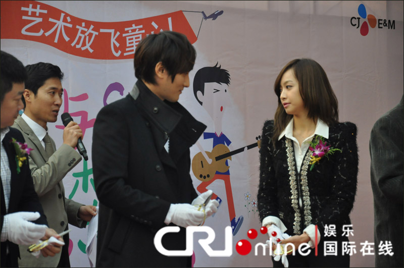 宋茜安七炫助阵K Pop梦想音乐教室落户(高清