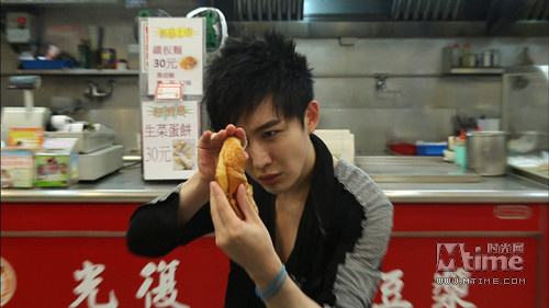 《yif魔幻》大变牛角面包 小s 吃豆腐 讨抱抱