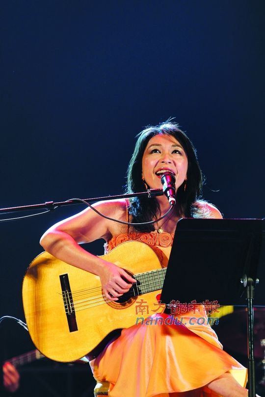 小野丽莎新年演唱会唱响广州 秀中文歌曲掀高