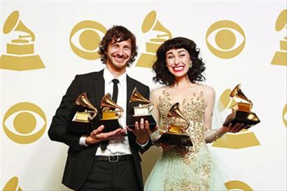 锅贴哥劲揽三座格莱美奖