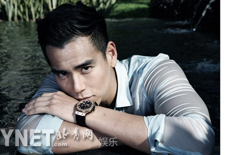 彭于晏清迈大片曝光 表情专注演绎魅力美男