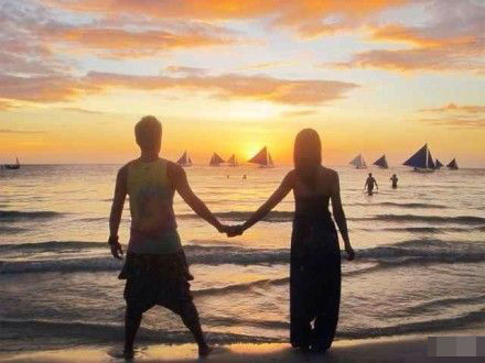 陈赫海边向女友大方示爱 被曝本月将完婚