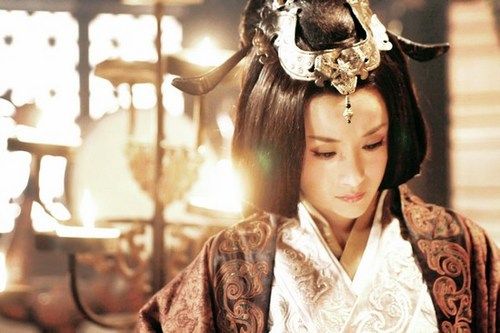 《大秦帝国之纵横》傅淼饰演秦王后魏纾(1 /2张)
