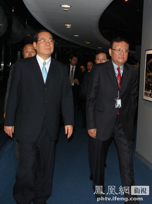 中国国民党副主席曾永权参观凤凰卫视谈两岸关系