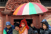 在尼泊尔，库马里被认为是保护人们远离恶魔和带给人们好运与兴旺的女神。小女孩们只有在经过佛教界32道“完美”检验后才能成为库马里，成为印度教女神的代表。