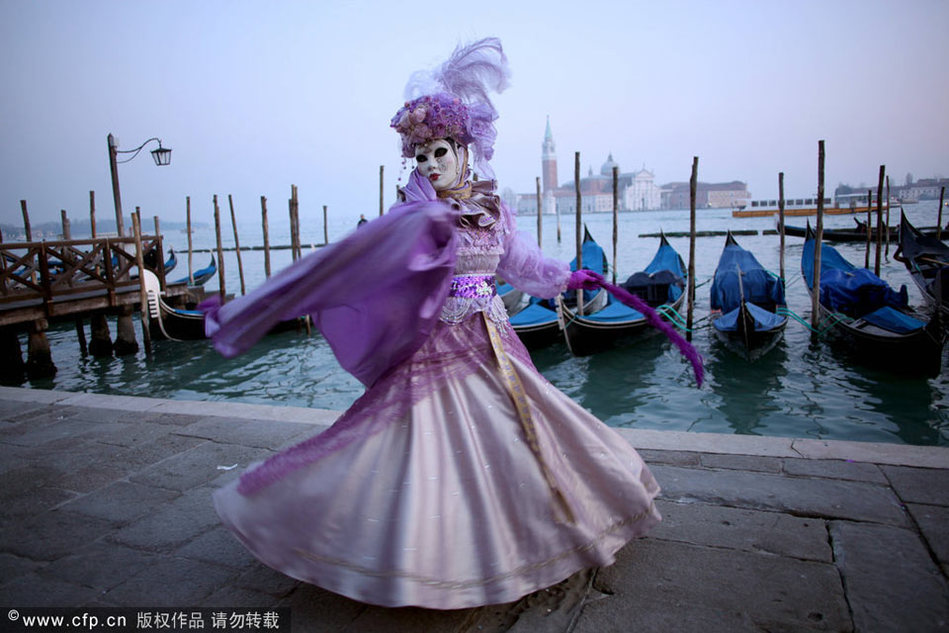 威尼斯假面狂欢节 奇异面具扮靓水城