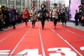 2012年3月4日一场别开生面的高跟鞋赛跑在石家庄市举办，30多位女士穿着单跟高达5厘米以上的高跟鞋展开50多米折返赛跑，以此迎接国际妇女节的到来，裁判一声令下，穿高跟鞋的众美女飞奔出来，姑娘们为了能取得好成绩每个人都拼尽全力，甚至不惜用绸带把高跟鞋绑在脚上使之不会在跑步途中脱落，真是煞费苦心。