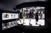 由路易威登（Louis Vuitton）和其艺术总监Marc Jacobs联合举办的“Louis Vuitton-Marc Jacobs”时尚展览已于当地时间2012月3月9日隆重开幕。该展览由时尚作家Pamela Golbin策划，将Jacobs 15年来对LV与时装界的贡献为重点，讲述设计师与时尚之间的精彩故事。

