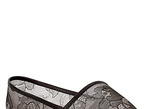 意大利国宝级奢侈品牌Valentino以其皇室般高贵奢华的风格令女人们为之着迷。最新的2012春夏系列女鞋以镂空为主要设计元素，含蓄朦胧的小裸露是性感的绝佳法宝，点缀的金属嵌边透出华贵气质。另外，透视蕾丝鞋面的麻编底平跟鞋也是春夏休闲生活必备的性感小物。 
