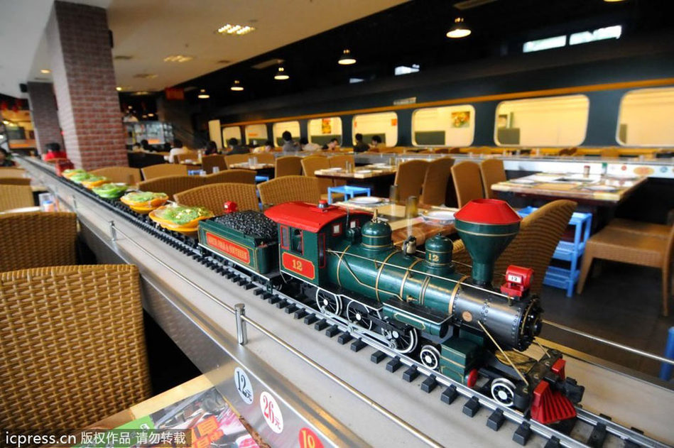 南宁推出火车主题餐厅 火车开动传送美食