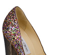 当红鞋履设计师Jimmy Choo 2012 Cruise系列女鞋秉承一贯优雅、性感兼具趣味性的设计理念。防水台细跟或者麻编底撑起的高跟鞋在鞋面的设计上融入了众多潮流元素。明亮的彩色漆皮、可爱的动物纹、绚丽的多彩亮片点缀抑或者是酷感十足的拉链装饰的加入，让女性多面的个性美完全展示出来。