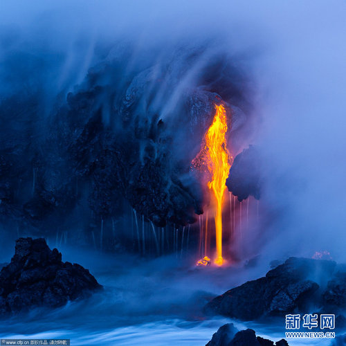 疯狂摄影师“零距离接触”炙热火山熔岩