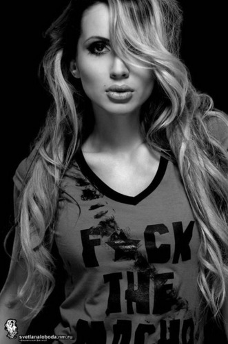 23岁德国成人片<em>女星</em>六度<em>隆胸</em>引发心脏病身亡