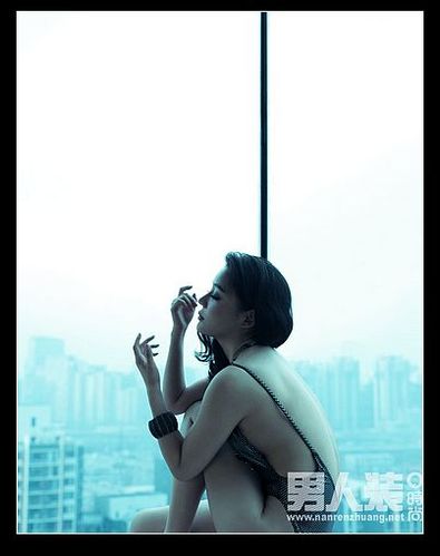 男人装2012年4月刊封面女郎：袁姗姗（2进宫）