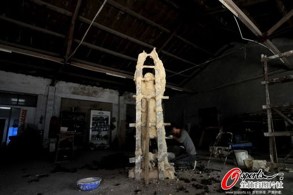 大陆某网站为马布里塑雕像[高清]