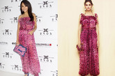 关颖身穿Dolce & Gabbana2012夏装系列的粉色豹纹木耳边雪纺抹胸连体灯笼裤，脚踩麂皮鱼嘴高跟凉鞋。