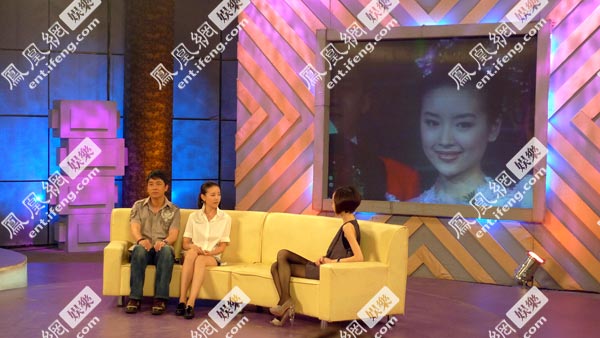 董洁潘粤明做客《鲁豫有约》现场甜蜜互动恩爱