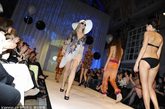 2012年4月28日，时尚TV之夜时装秀开幕，开场秀是性感的比基尼展示，模特们身穿性感撩人的内衣和泳装拉开夏日风情的序幕。