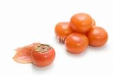 1.柿子皮

　　由于柿子皮口感好，一般人们吃柿子都不吐皮。然而据医学研究证明，柿子未成熟时，可对肠胃造成伤害的鞣酸主要存在于柿肉内，而柿子成熟后，鞣酸便会集中于柿皮内。