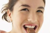 第三步：吃块黑巧克力。它不仅能补充抗氧化剂，英国伦敦大学的研究还显示，其中所含的可可碱有止咳功效。

