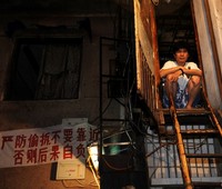 长沙钉子户养4条狗坚守3年
