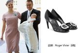 瑞典王储维多利亚（Victoria）公主穿罗杰·维威耶(Roger Vivier)“open-toe Gigi”系列露趾凉鞋，与肉粉色裙装呼应，更显端庄。
