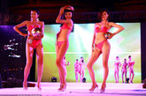 2012年5月23日晚，河南，第37届国际比基尼小姐大赛三门峡市（河南赛区）第四场最佳上镜单项奖比赛在河南省三门峡灵宝市函谷关景区举行。