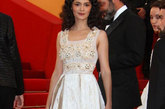 天使爱美丽女星奥黛丽-塔图俊（Audrey Tautou）白色蓬蓬裙走上闭幕红毯。