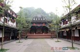 泰安古镇位于都江堰市青城后山，因其始建于唐朝的泰安寺而得名。（图片来源：凤凰网华人佛教  摄影：王琬）