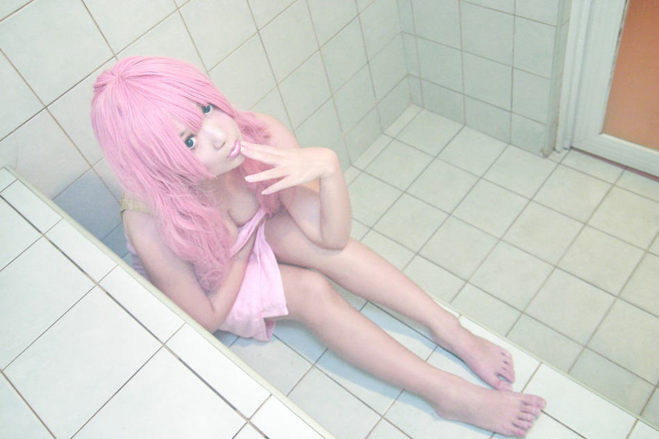 <em>粉嫩粉嫩</em>的<em>妹子</em>!性感台妹COS虚拟歌手巡音_