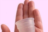 月经杯是一款置入阴道内使用的经期用品，由乳胶、硅胶或者热塑性塑料制成，柔软并具有弹性。其形状为钟形，下方有一短柄。钟形部分卡在阴道中收集由子宫内流出的经血，短柄能让月经杯在阴道中保持平衡，也使取出月经杯变得容易。
