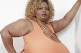 据英国《每日邮报》7月12日报道，美国佐治亚州亚特兰大53岁妇女安妮·霍金斯特纳（Annie Hawkins-Turner）以102ZZZ的超大胸围荣登“世界上最大自然乳房”吉尼斯纪录。她的双乳重达38.5公斤，相当于8个保龄球的分量。 
