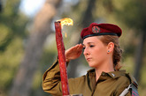999年，以陆军成立了一个独立的女步兵连——“野猫”步兵连，这支部队的成员70%是女性，她们的主要任务是阻止敌方沿约旦边界潜入以色列领土。不过，战争在女性身上也留下了创伤。