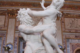 《普鲁托和普洛塞尔皮娜》（Pluto and Proserpina）是年仅23岁的贝尔尼尼在1621-1622年创作。雕塑内容取自罗马神话故事。冥神普鲁托（Pluto）看上了谷物女神色列斯（Ceres）的女儿，他把她掠到冥界中，并改名为普洛塞尔皮娜。这尊两个人缠绕、扭打在一起的雕塑，从三个不同方向观察它会有三种不同的解释。从左边看普鲁托有力地抓住并托起普洛塞尔皮娜，而少女正在试图挣脱他的束缚；从前面看整个雕塑似乎是普鲁托正在炫耀他所获得的战利品，并把带她进入冥界；从右边看普洛塞尔皮娜脸上有她在向上天祈求时流下的眼泪，风吹起了她的头发，脚下那条守护地狱之门的三头犬（Cerberus）正在咆哮。贝尼尼惟妙惟肖地把掠夺的瞬间凝固在了这个雕塑上，从后面看普鲁托全身上下结实的肌肉和举起“猎物”时肌肉的变化都被刻画得淋漓尽致；雕像右边因为用力和兴奋普鲁托右手的四个手指深深地陷进了被掠走女人的大腿里，看上去有很强的质感和力感；而女主角微微张开的嘴唇仿佛是正在尖叫或寻求帮助。贝尼尼不仅从他们的眼神和神态上表现出了两人的极大差别，而且从肢体动作上似乎也能“听到”他和她要发出的呐喊和哀求。
