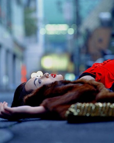 日摄时尚影师 拍女性最美“消亡”瞬间