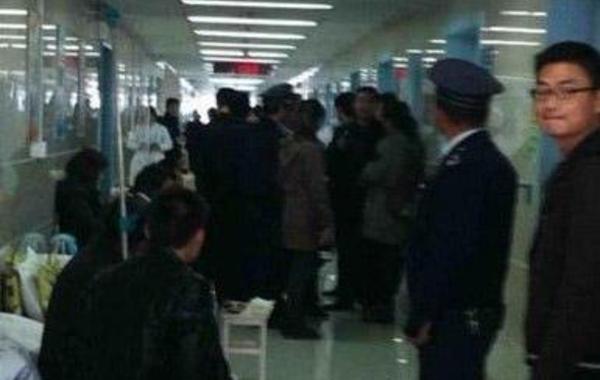 ������Ѷ����11ʱ����λ�ںϷʰ�ҽ����Ժ��¥13¥����ƣ�һ���ӳֵ�����ʿ���ˡ�Ŀǰ�������Ѿ��ϵ��ֳ����������ӱ��������ơ����������˽⵽���û�ʿ������������������Ч������������4�˱�&hellip;