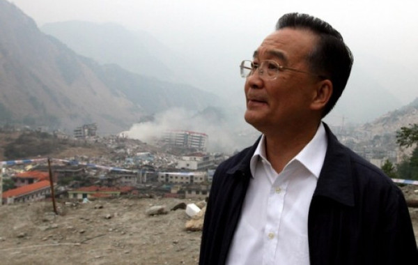 2006年四川小女孩向温家宝反映:我家很穷粮不