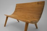 土耳其伊斯坦布尔的设计师Gursan Ergil，他的新作品，用的材料是几百年的木头，制成了木质家具。（实习编辑 谢微霄）