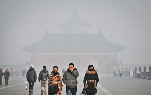 1月11日开始，国内多地空气显示“重度污染”，部分城市污染指数突破测量上限，京津冀地区受影响尤为明显。10日晚间开始，雾霾笼罩北京，12日北京PM2．5指数濒临“爆表”，空气质量持续六…