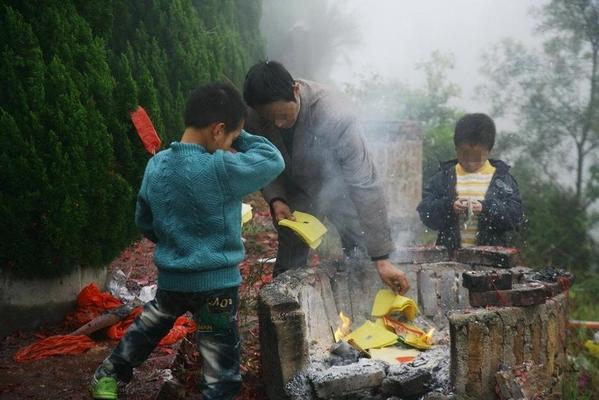 一门三父子_父子三人均感染艾滋(2)