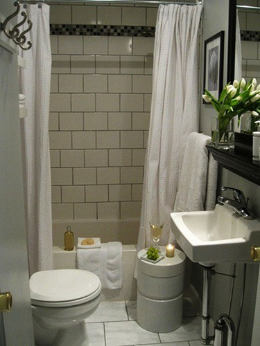 明媚春日给卫浴换个新装 30个小户型空间改造妙招